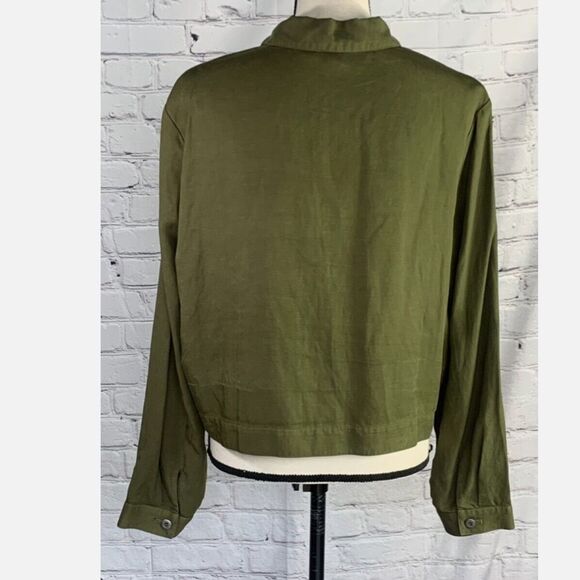 Eileen Fisher Lightweight Cropped Olive Green Button Down Jacket Tencel Linen M - Picture 3 of 10